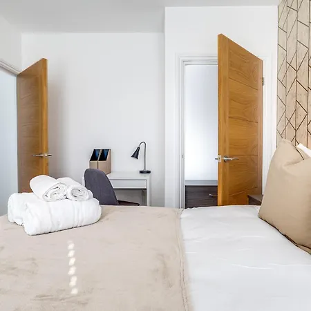 Pluxa Opal - Darkening Blinds & Free Parking Apartamento *